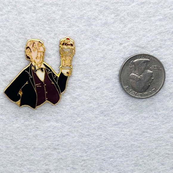 🔮 5/$25 Disney The Aristocats Edgar Balthazar With Ice Cream Sundae Pin - Picture 2 of 2